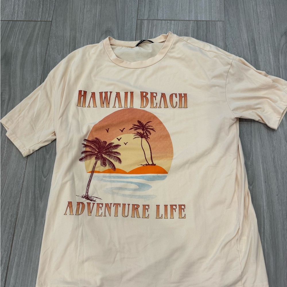 Cute summer t-shirt. Tan/orange color in size medium!